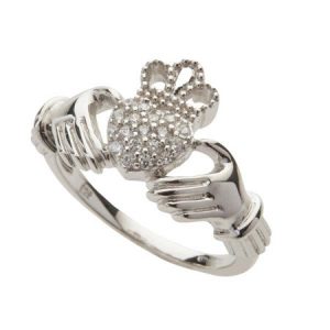 anello claddagh