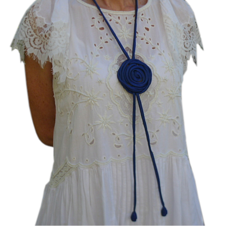 pendente collana in seta colore blu